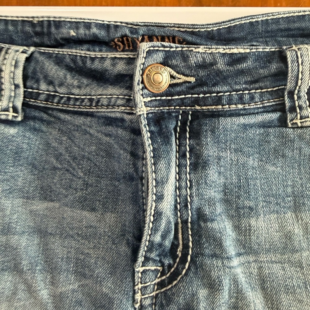 Women’s Sz 33 Shyanne Rhinestone Denim Shorts - Picture 4 of 9